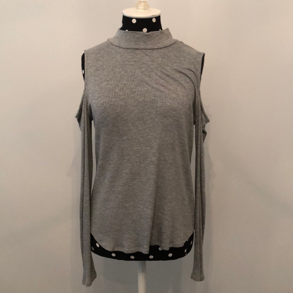 Brand new Trouve cold shoulder top